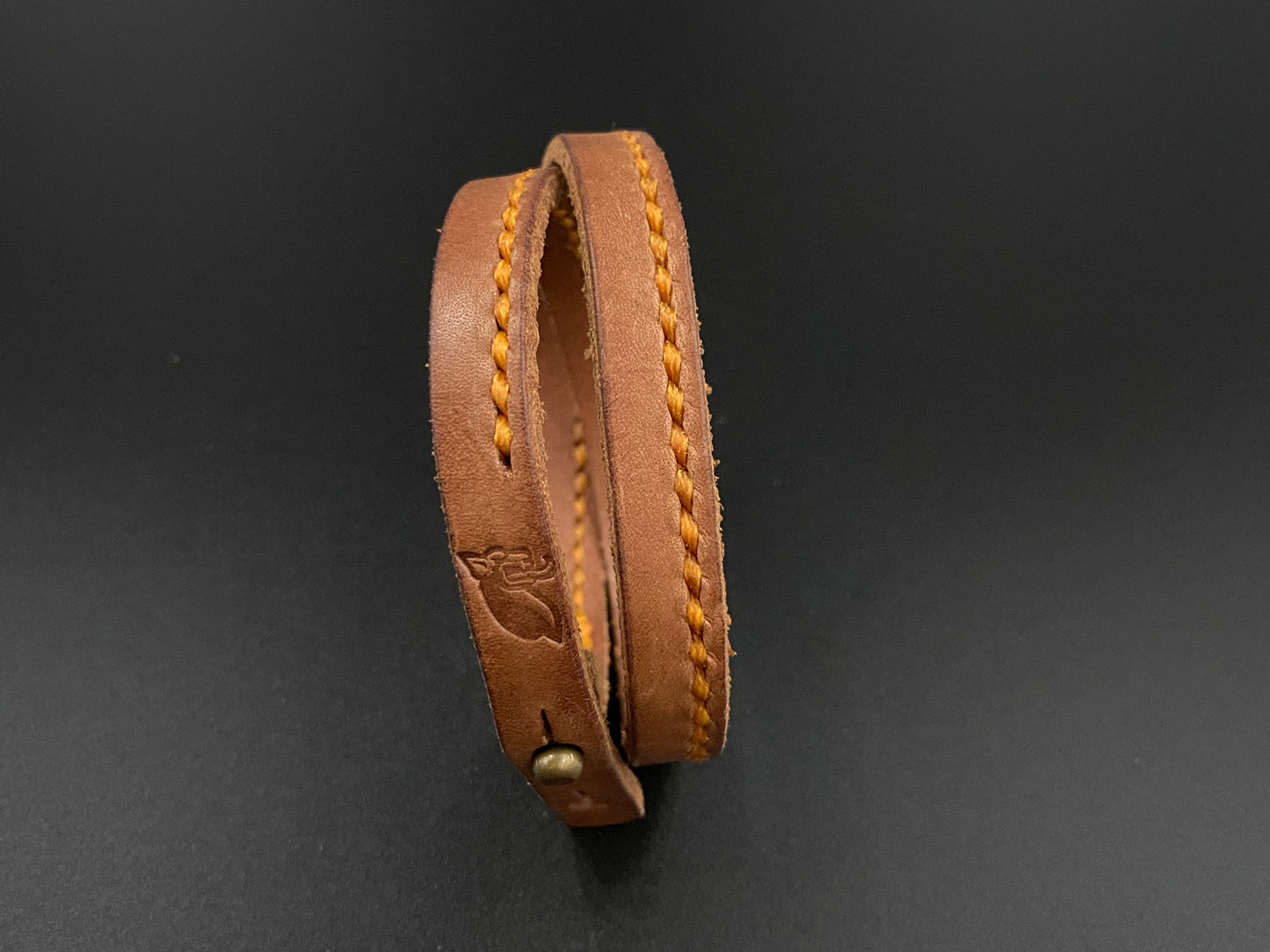 Leather bracelet 2 rounds with stitching. Model: Eddy