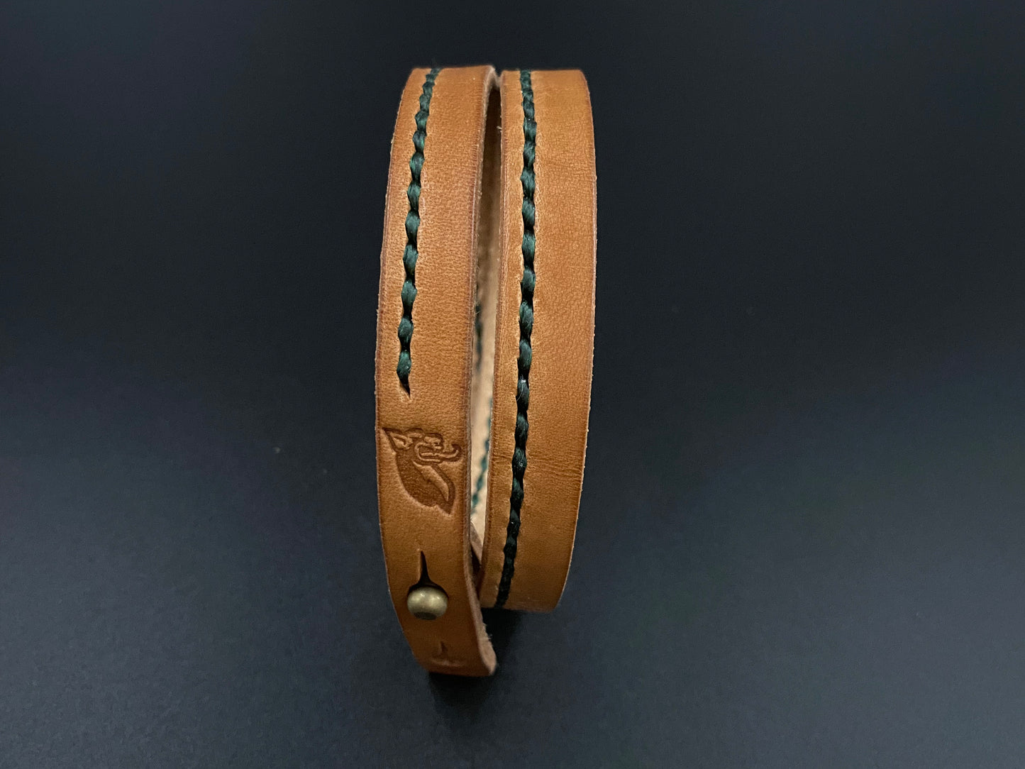 Leather bracelet 2 rounds with stitching. Model: Eddy